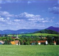 Blick über Seifhennersdorf auf die Lausche