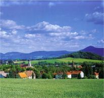 Blick über Seifhennersdorf auf die Lausche